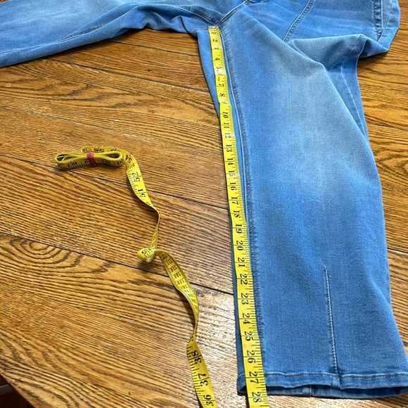 Matilda Jane Keystone tapered pull on jeans. Lightwash, elastic. Size Large. - Picture 10 of 12
